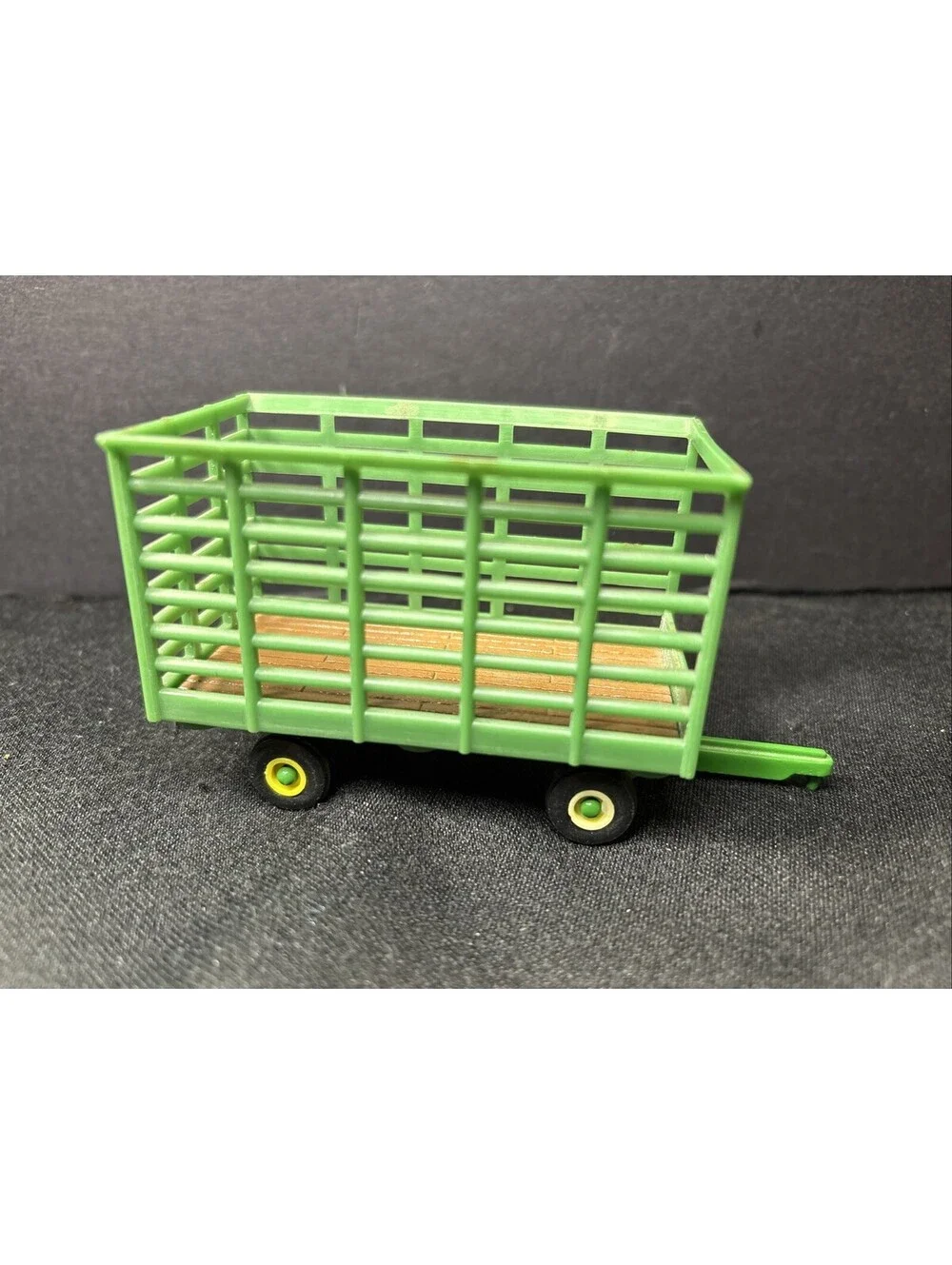 Vintage John Deere Bale Throw Wagon Die-cast Ertl Hay Wagon 1/64 Loose Great Con
